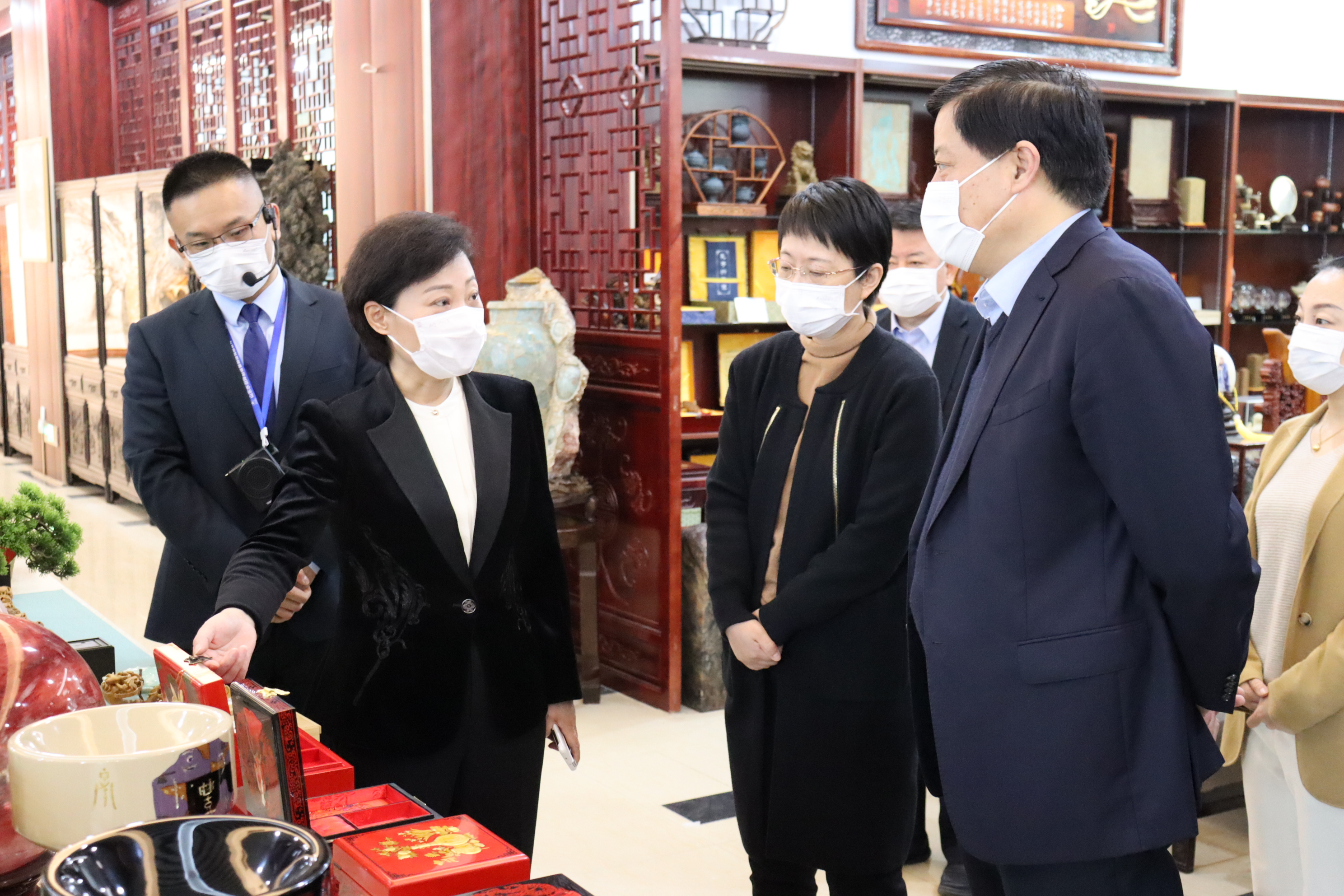 市委常委、副市長董冰到濟(jì)寧孔子文化旅游集團(tuán)調(diào)研
