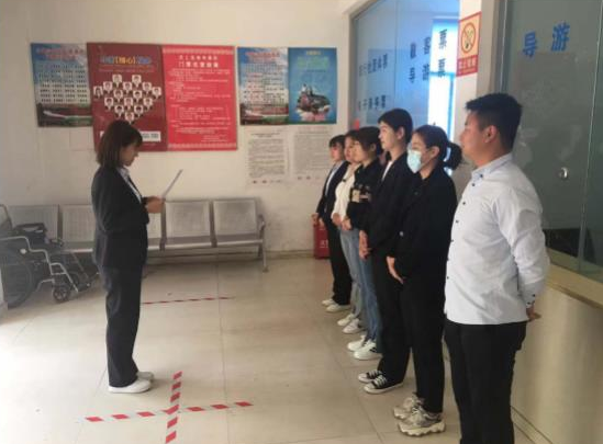 領(lǐng)下認(rèn)真閱讀了王杰生前的日記，其“一不怕苦，二不怕死”的王杰精神以及“在榮譽(yù)上不伸手，在待遇上不伸手，在物質(zhì)上不伸手”的崇高精神讓每一位黨員思想上受到洗禮，黨性上得到錘煉。
